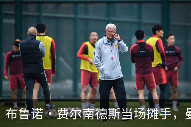 布鲁诺·费尔南德斯当场摊手，曼联更衣室又一次反了